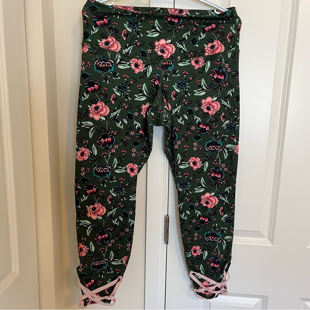 Old Navy Active Olive Green Pink Floral Capri Leggings, Size Large